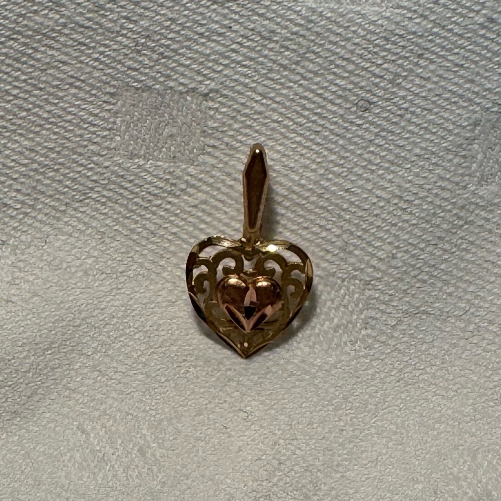 Small 14k Gold Filigree Heart Pendant / Charm